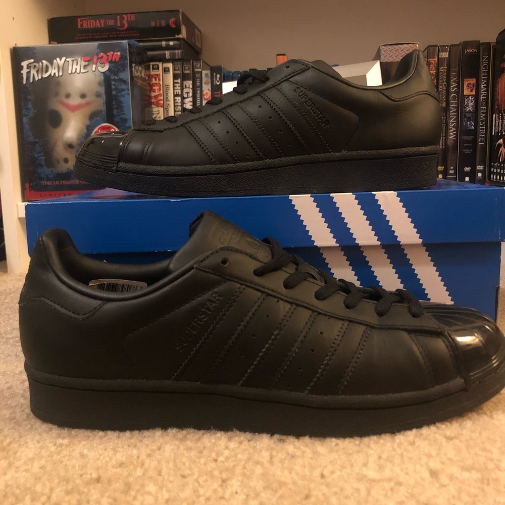 Adidas superstar size 9 women’s shoe